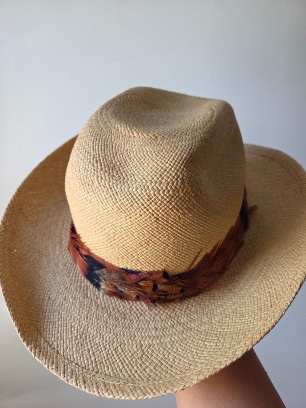 EUC BETMAR FEATHERED STRAW FEDORA HAT WOMENS / UNISEX